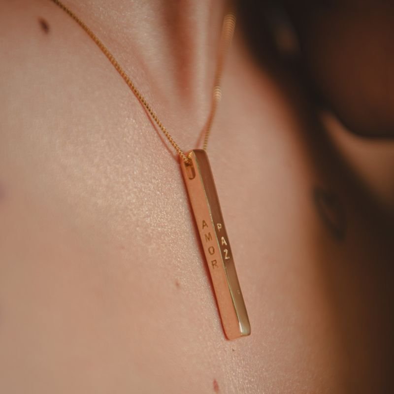 COLAR PINGENTE PAZ, AMOR, FÉ E PROSPERIDADE DOURADO FOLHEADO