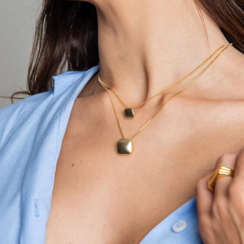 COLAR QUADRADO LISO P BANHADO A OURO 18K