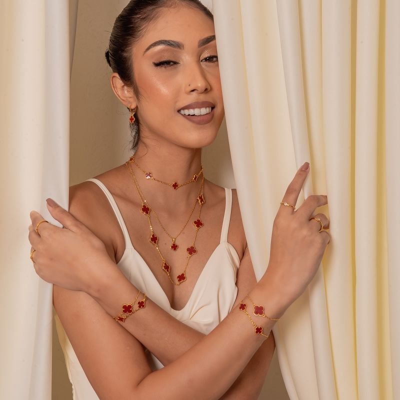 COLAR TREVO RED 11MM BANHADO A OURO 18K