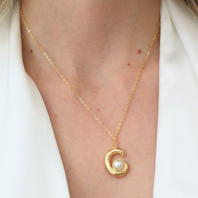 COLAR VITTORIA PÉROLA BANHADO A OURO 18K