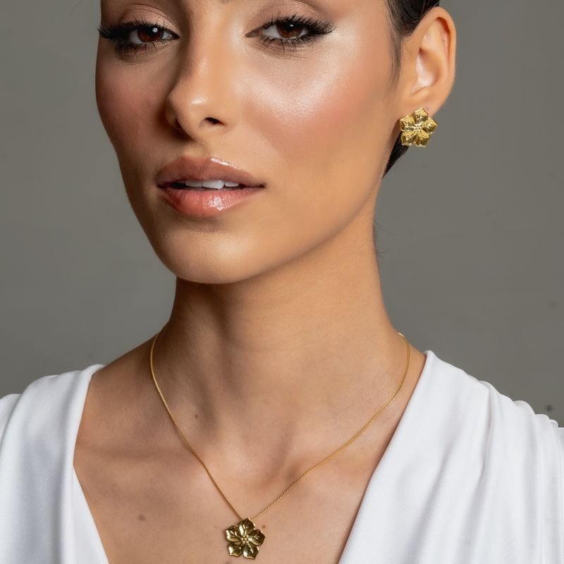 CONJUNTO FLOR ISIS BANHADO A OURO 18K