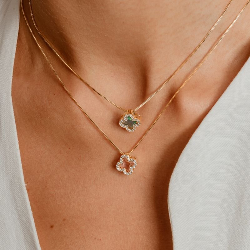 CONJUNTO TREVO ROSA CRAVEJADO BANHADO A OURO 18K