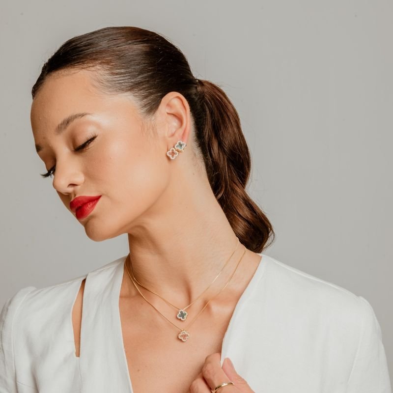 CONJUNTO TREVO ROSA CRAVEJADO BANHADO A OURO 18K