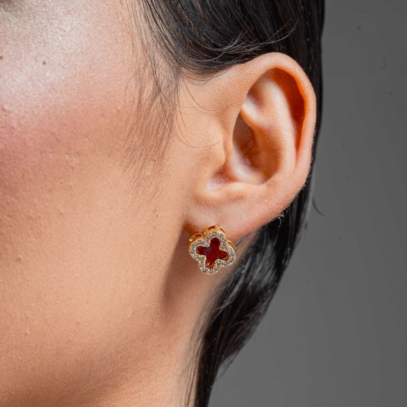 CONJUNTO TREVO VERMELHO CRAVEJADO BANHADO A OURO 18K