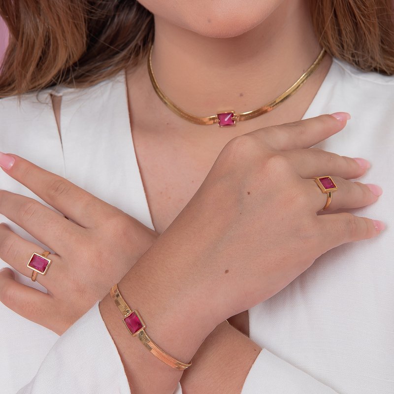 ANEL PEDRA RETANGULAR RUBELITA BANHADO A OURO 18K