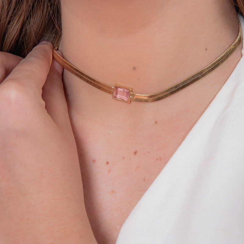 CHOKER SNAKE PEDRA RETANGULAR SAFIRA ROSA BANHADO A OURO 18K