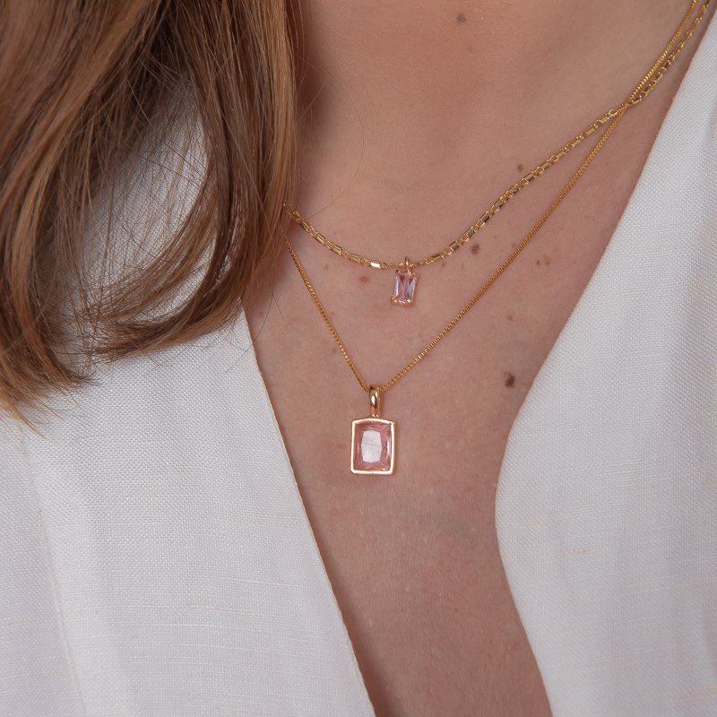 COLAR PEDRA RETANGULAR SAFIRA ROSA BANHADO A OURO 18K