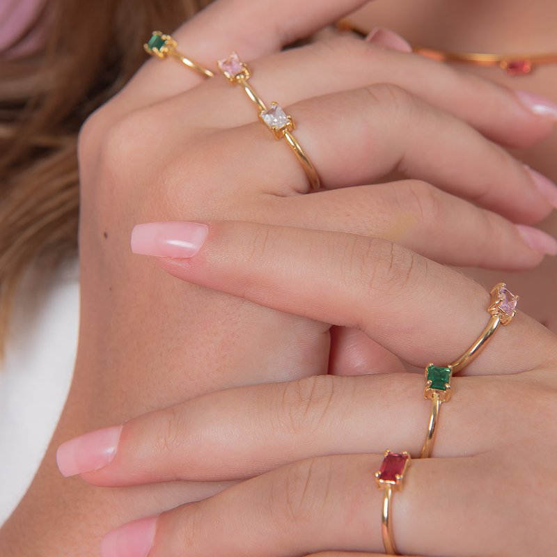 ANEL PEDRA RETANGULAR MINI ESMERALDA DOURADO FOLHEADO