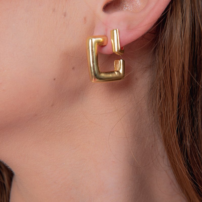 ARGOLA QUADRADA ARREDONDADA M DOURADO FOLHEADO