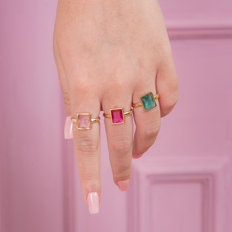 ANEL PEDRA RETANGULAR SAFIRA ROSA BANHADO A OURO 18K