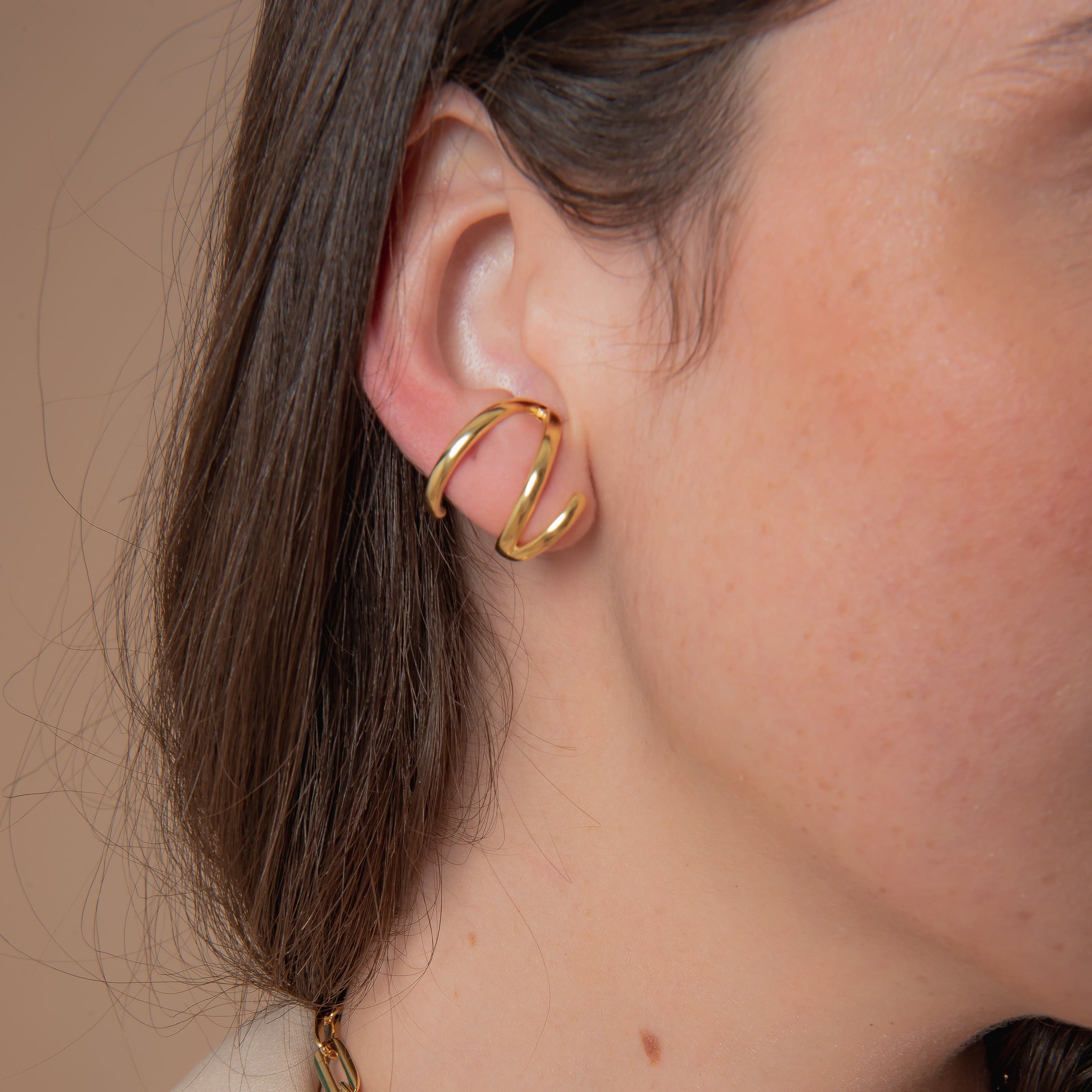 BRINCO EAR HOOK ZIG ZAG MODERN DOURADO FOLHEADO