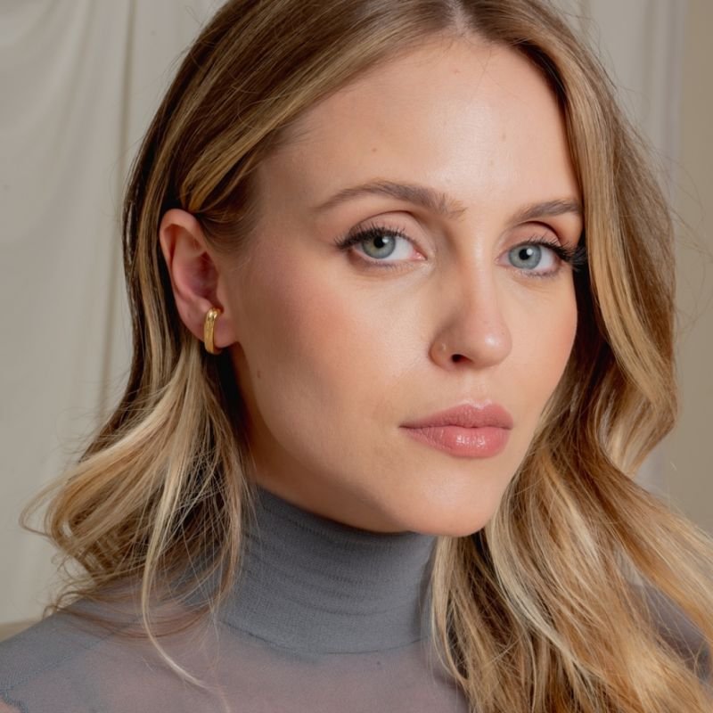 EAR HOOK ESSENTIA DOURADO FOLHEADO