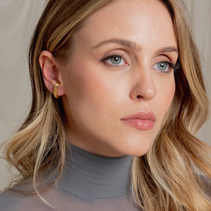 EAR HOOK ESSENTIA DOURADO FOLHEADO