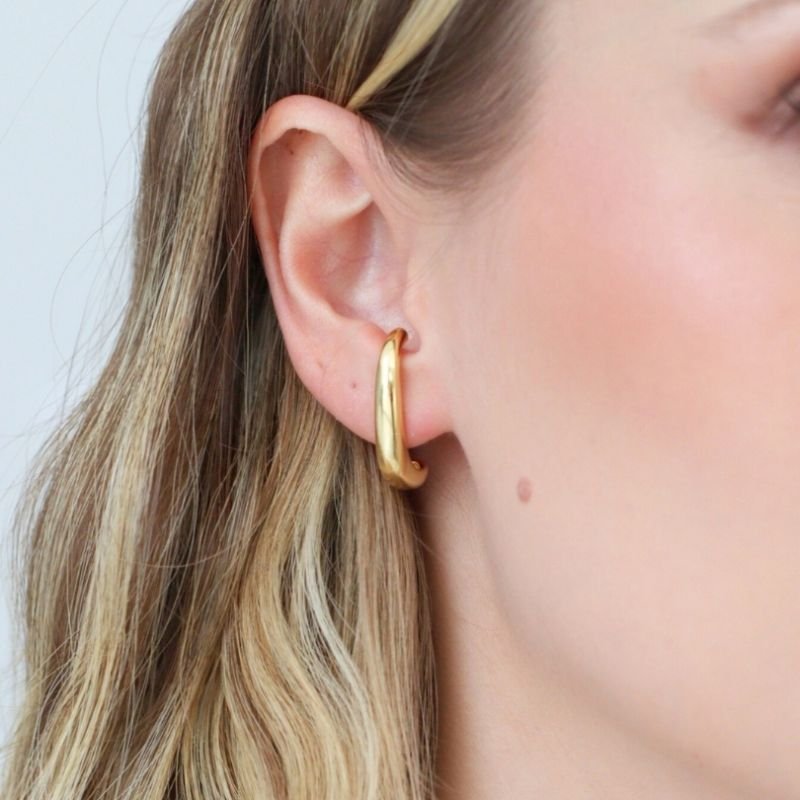 EAR HOOK LISO MEDIO 3MM BANHADO A OURO 18K