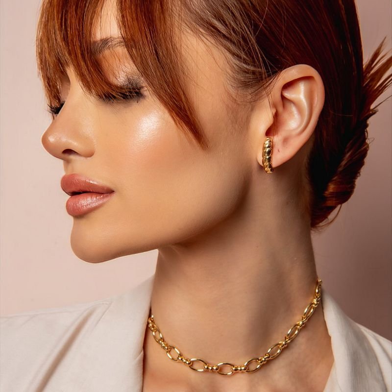 EAR HOOK CROISSANT DOURADO FOLHEADO