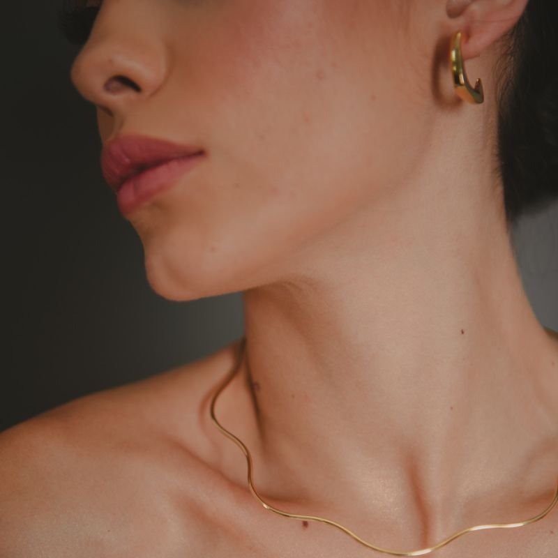 GARGANTILHA ONDULADA DOURADO FOLHEADO