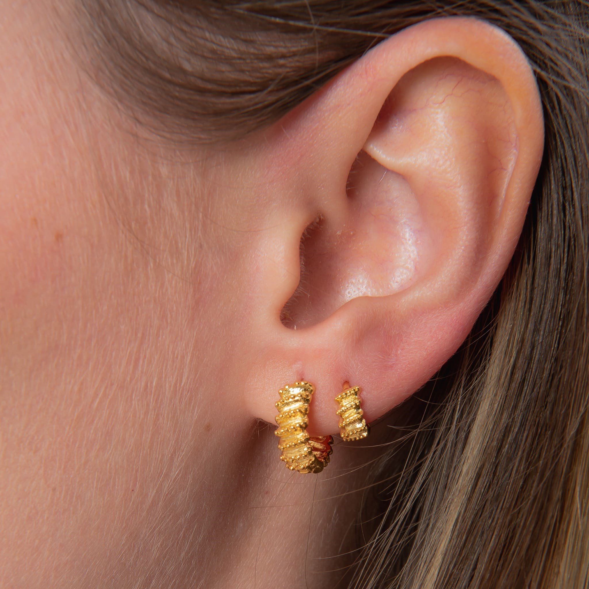 KIT 2 ARGOLAS P,PP CHAPISCADO TORCIDO DOURADO FOLHEADO