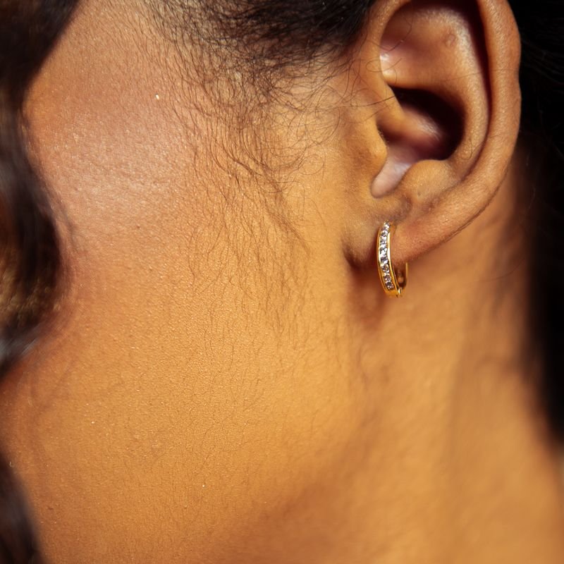 KIT DOIS PARES ARGOLA ZIRCÔNIA LILAS COM FURO M, G DOURADO FOLHEADO