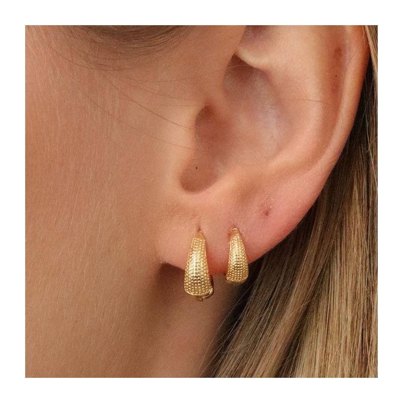 KIT DUO DE ARGOLAS METADE LISA E METADE COM BOLINHAS BANHADO A OURO 18K