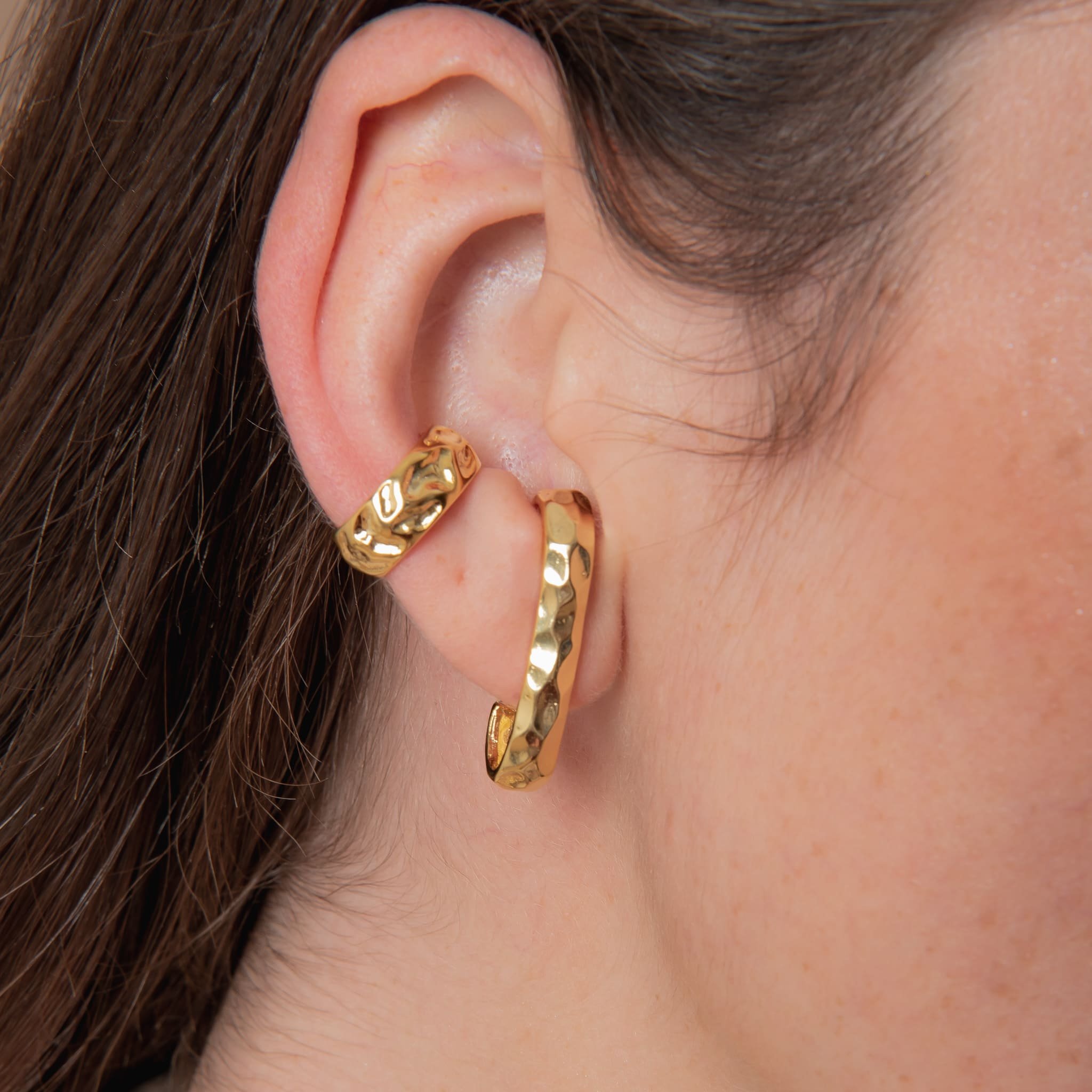 PIERCING MARTELADO DOURADO FOLHEADO