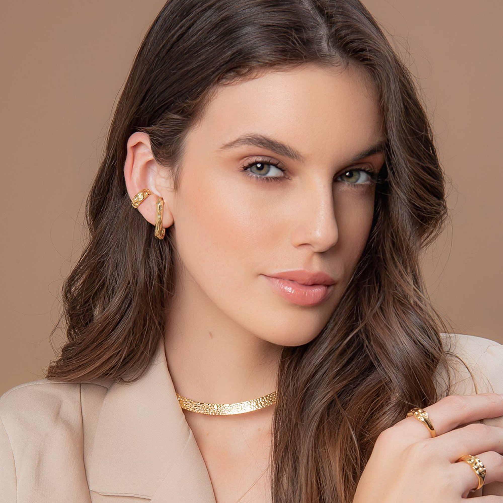 PIERCING MARTELADO DOURADO FOLHEADO