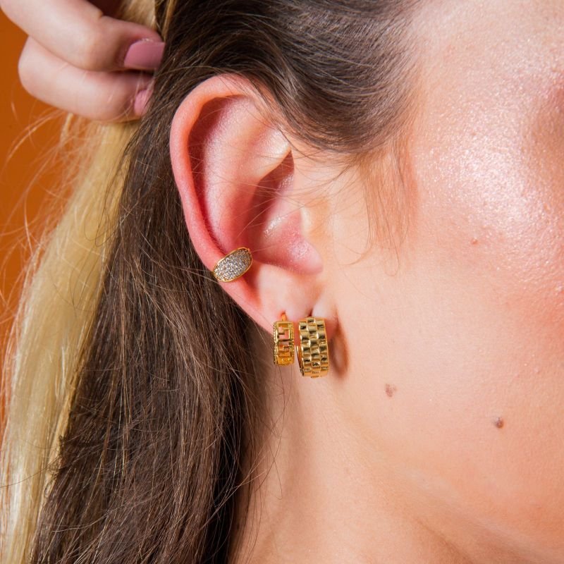 PIERCING ARREDONDADO DE ZIRCÔRNIAS DOURADO FOLHEADO