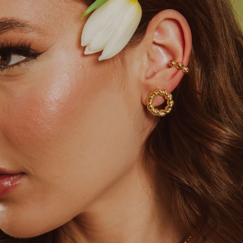 PIERCING BOLINHAS BANHADO A OURO 18K