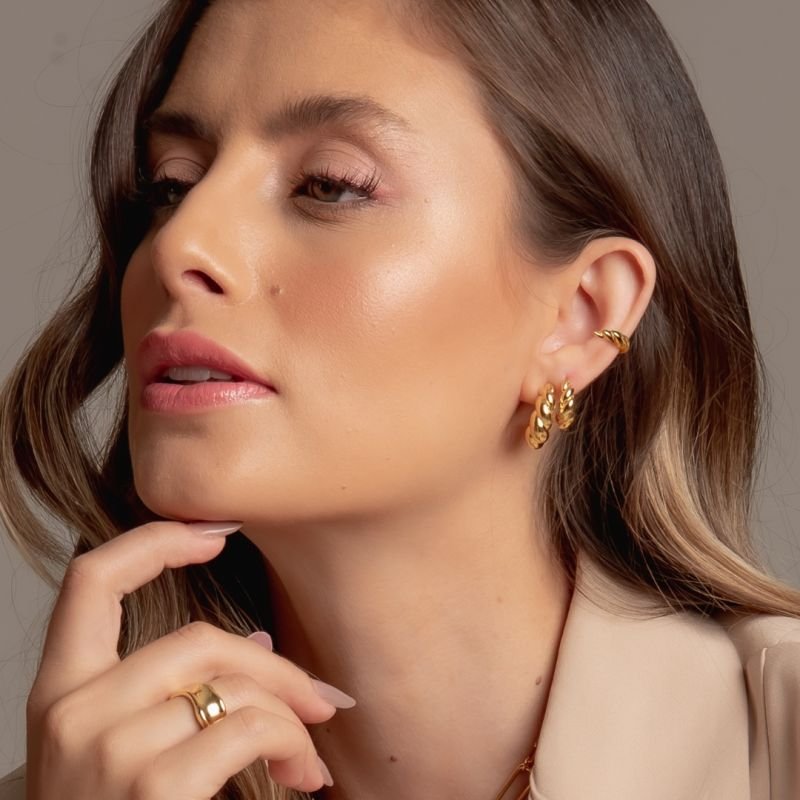 PIERCING CROISSANT BANHADO A OURO 18K