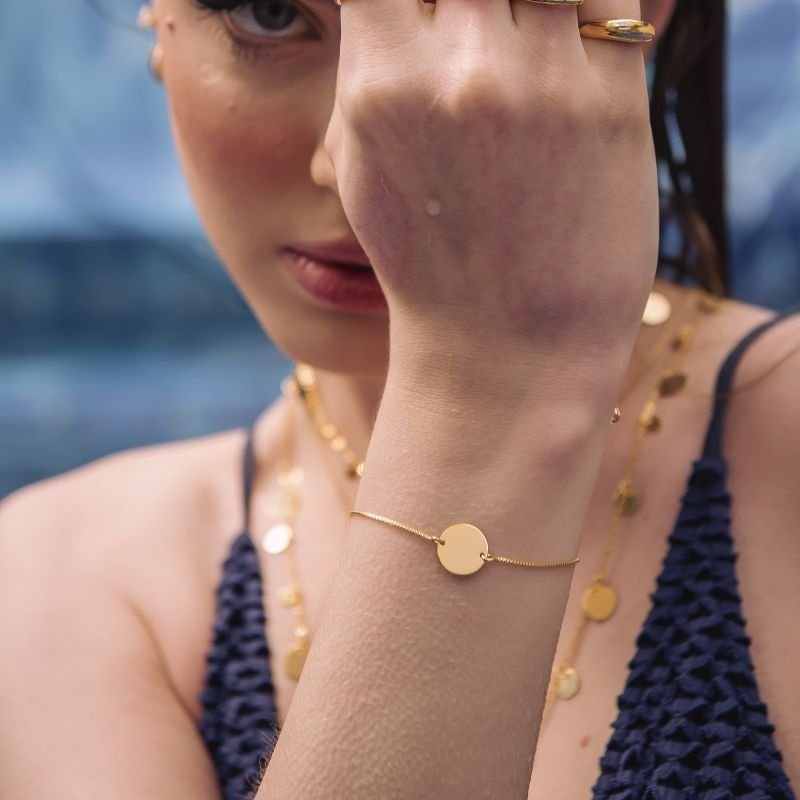 PULSEIRA UMA MEDALHA CENTRAL DOURADO FOLHEADO