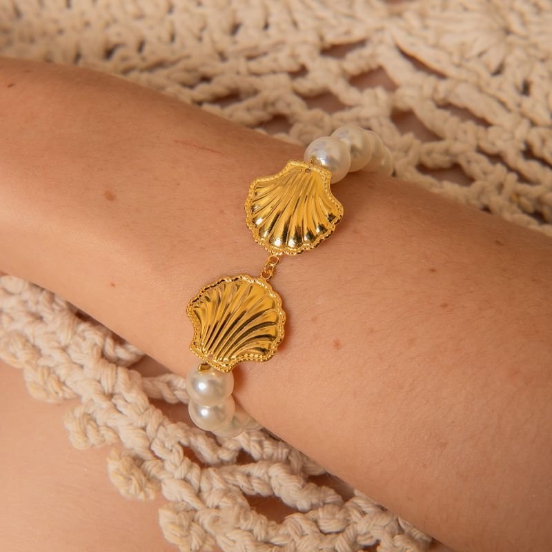 PULSEIRA CONCHAS PEROLADAS BANHADO A OURO 18K