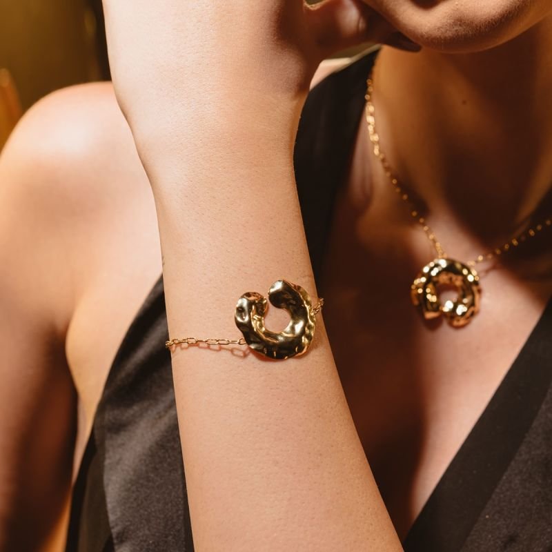 PULSEIRA ENCONTRO ABSTRATO BANHADO A OURO 18K