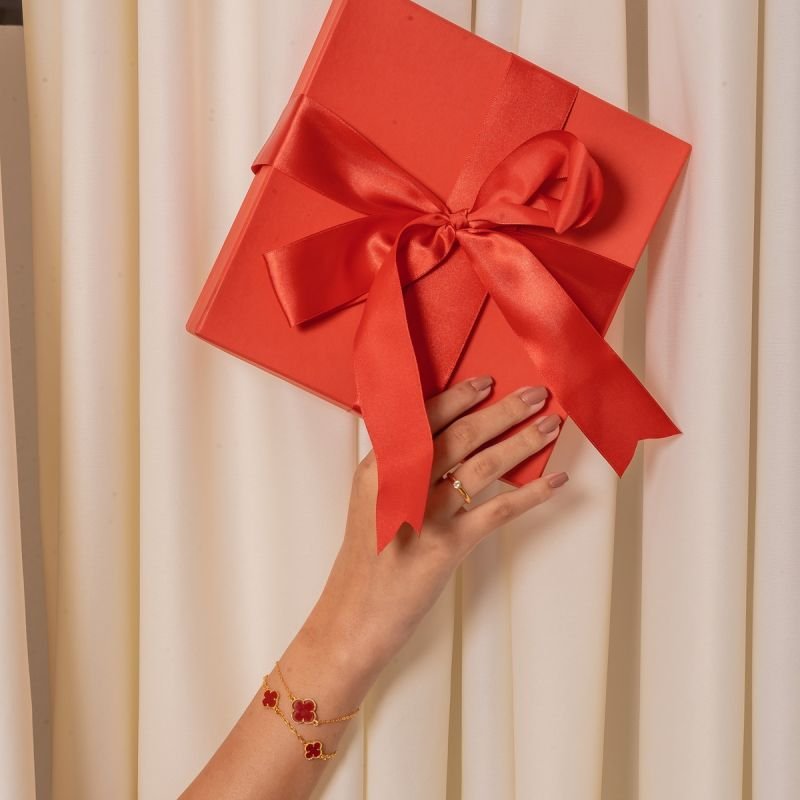 PULSEIRA ONE TREVO RED 14MM BANHADO A OURO 18K