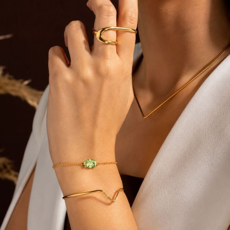 PULSEIRA PEDRA OVAL VERDE LIMA BANHADO A OURO 18K