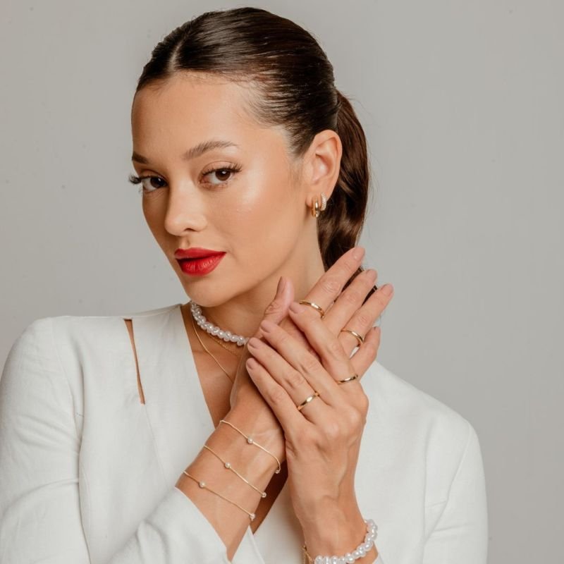 PULSEIRA TRÊS MINI PÉROLAS AFASTADAS BANHADO A OURO 18K