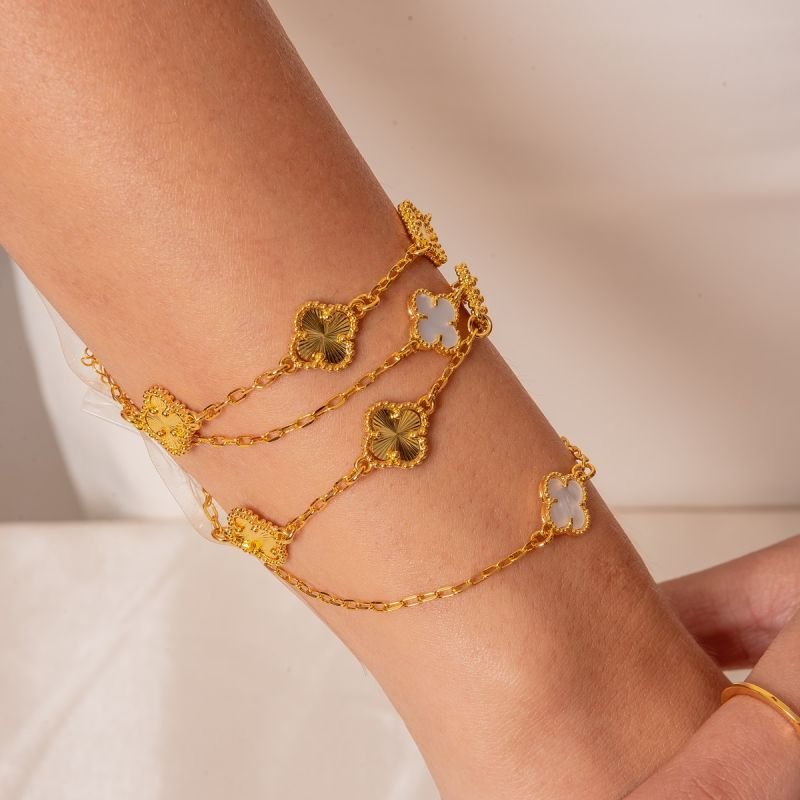 PULSEIRA TREVO BRANCO 11MM BANHADO A OURO 18K