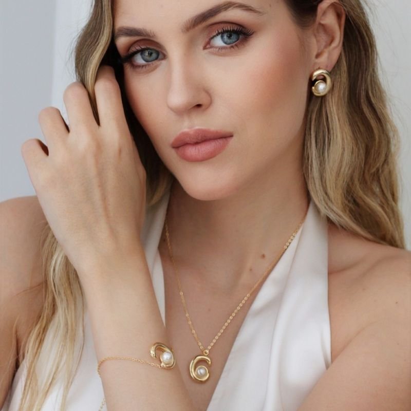 PULSEIRA VITTORIA PÉROLA BANHADO A OURO 18K