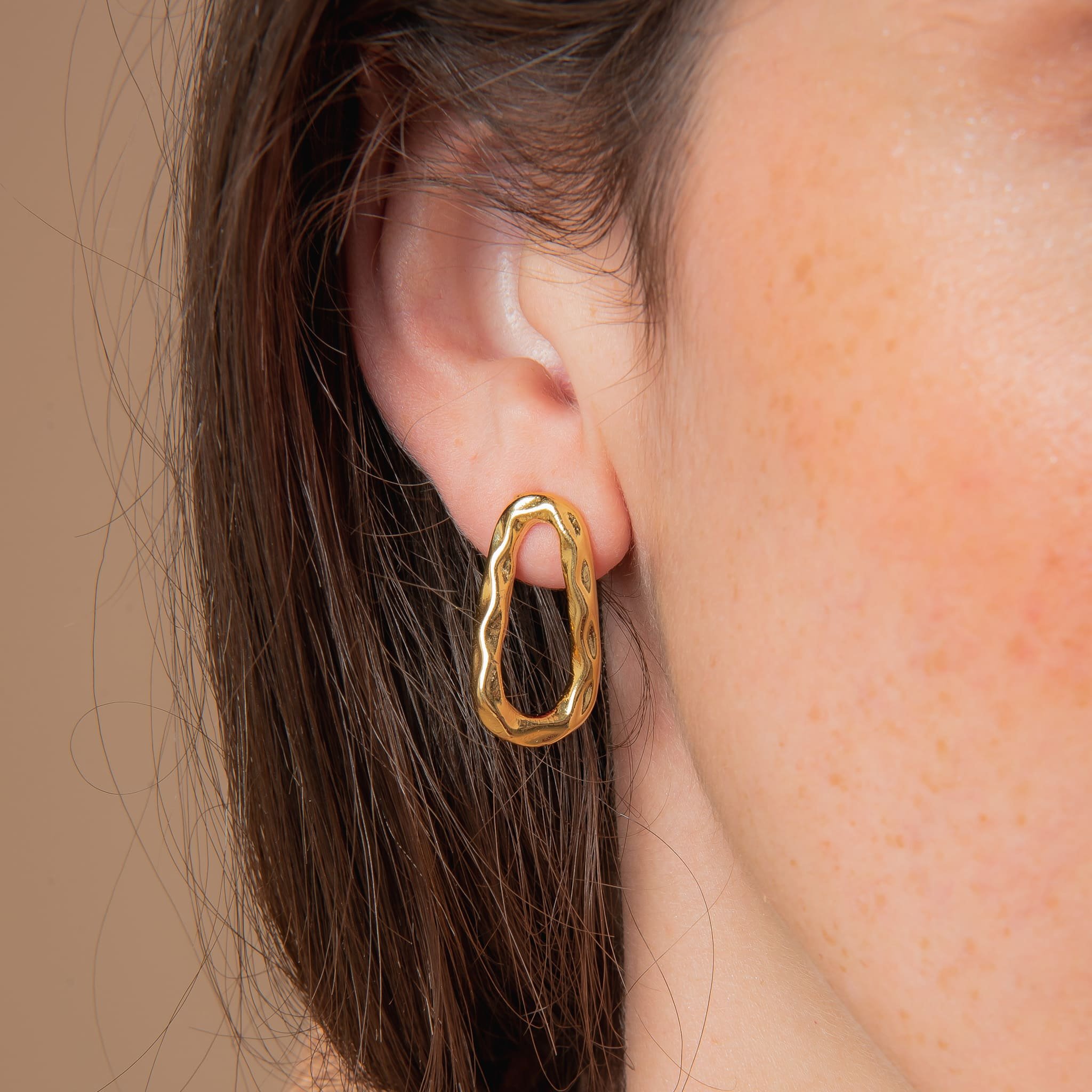 BRINCO ONDAS DOURADO FOLHEADO