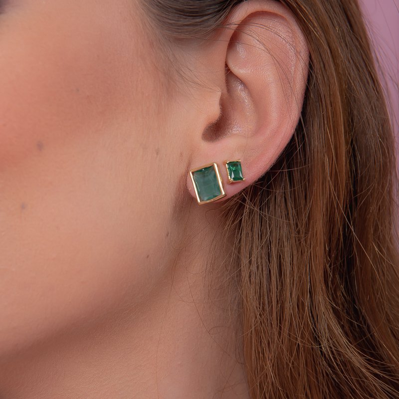 BRINCO PEDRA RETANGULAR ESMERALDA DOURADO FOLHEADO
