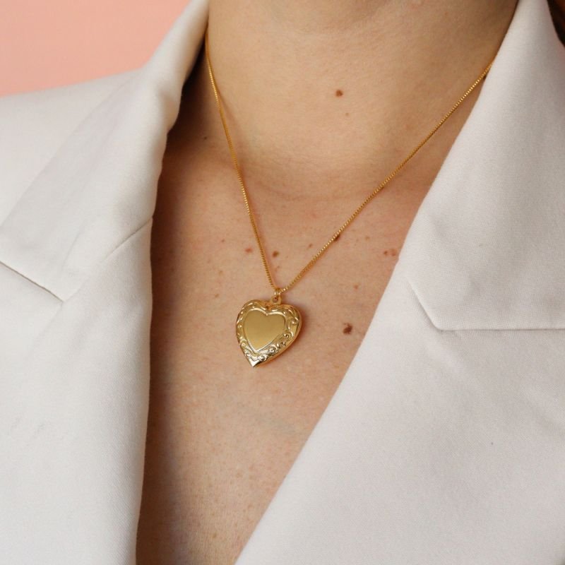 RELICARIO CORAÇÃO MEDIO TRABALHADO BANHADO A OURO 18K