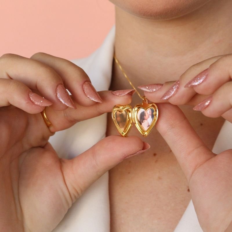 RELICARIO CORAÇÃO MEDIO TRABALHADO BANHADO A OURO 18K